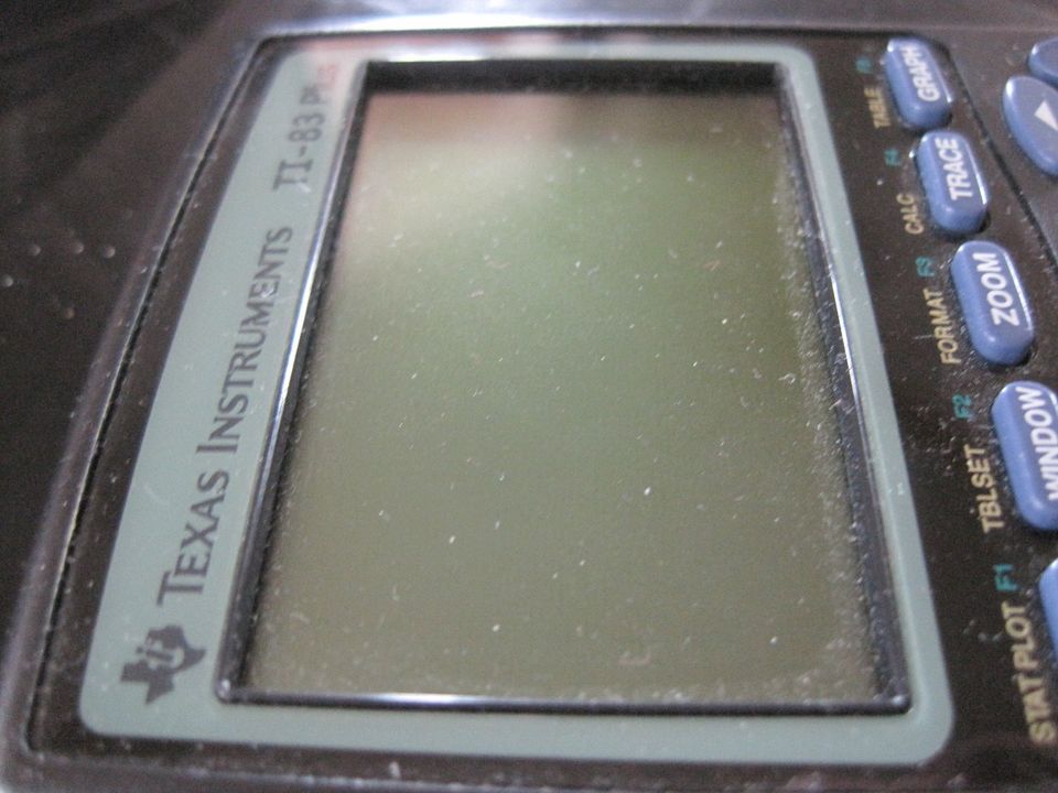 Wissenschaftlicher Taschenrechner TI-83 PLUS (Texas Instruments) in Wittnau