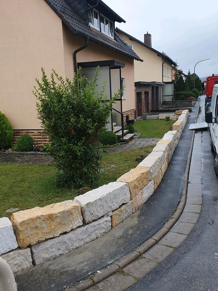 Baggerarbeiten GaLa Bau Außenanlagen Natursteinhandel Transporte in Weismain