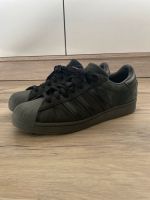 Adidas Sneaker Superstar 43 1/3 Sachsen - Niederfrohna Vorschau