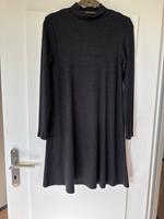 Geripptes Kleid von Gina Gr.34/36 Schleswig-Holstein - Lübeck Vorschau