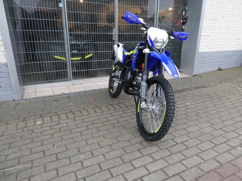 Neufahrzeug Sherco 50 SE 2T Factory RS Enduro Blau-Weiß in Horn-Bad Meinberg