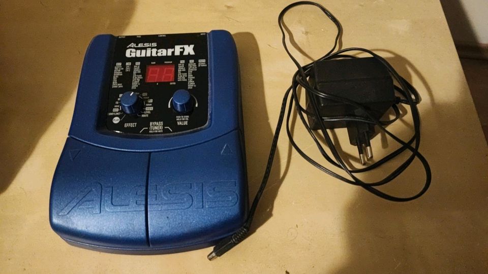 Alesis GuitarFX Multi Effektgerät E-Gitarre mit Netzteil in Bad Doberan