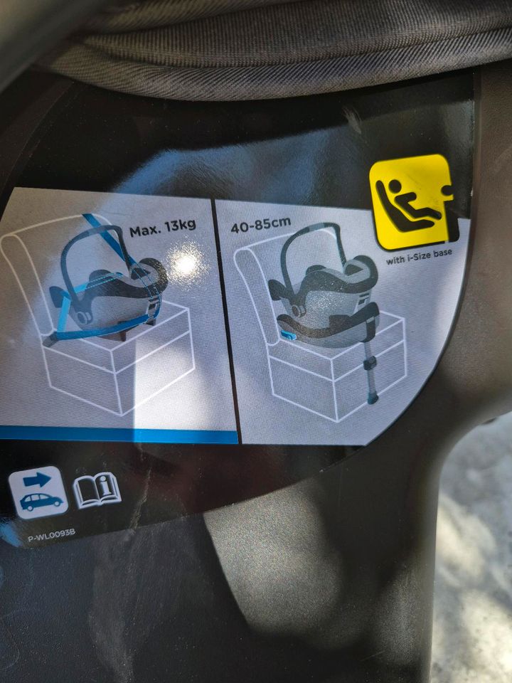 Jolie Babyschale mit Isofix Basisstation6 in Grosselfingen