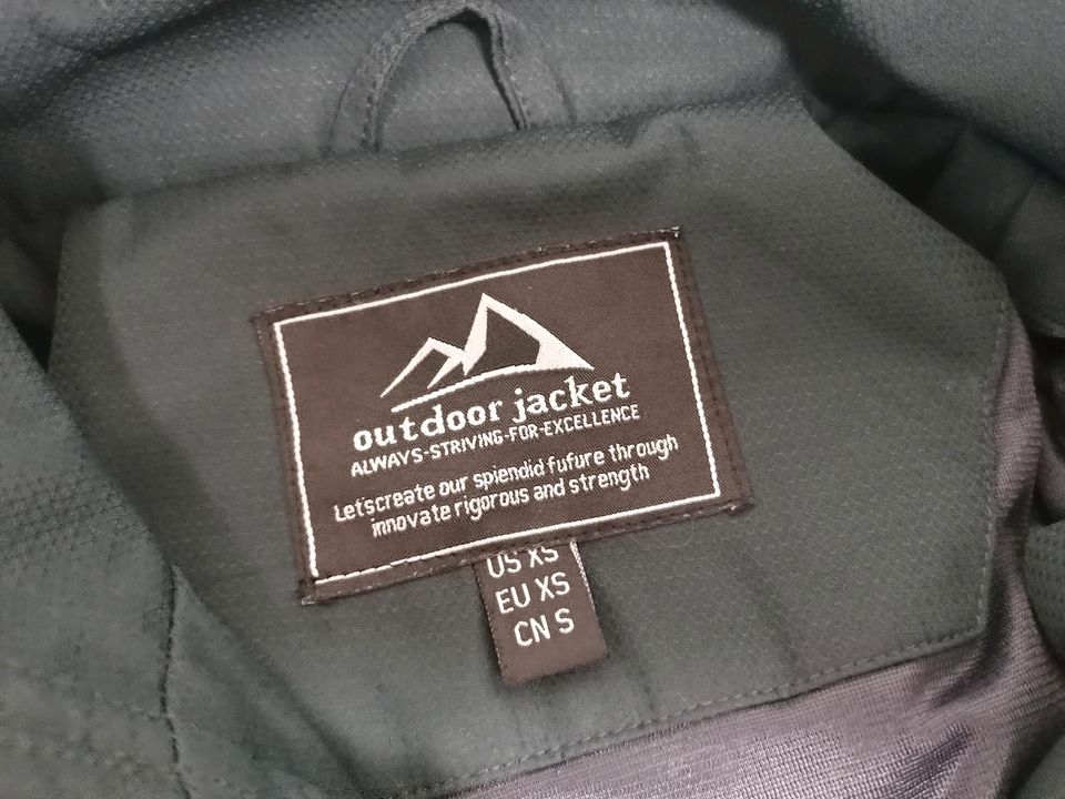 Outdoorjacke Gr. 34 Outdoorsport wasserdicht atmungsaktiv in Kreuzau