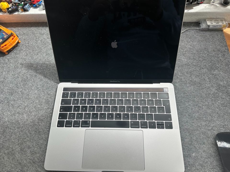 Apple MacBook Pro 13 2019 8 GB RAM 512 GB HDD mit OVP in Berlin