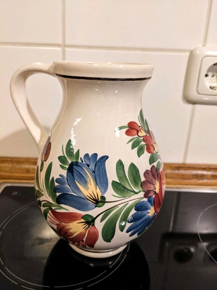 Blumenvase mit floralem Muster in Hannover