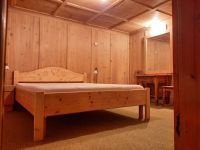 Bauernschlafzimmer mit Bett, Nachtkaestchen, Spiegel und Schrank Bad Reichenhall - Marzoll Vorschau