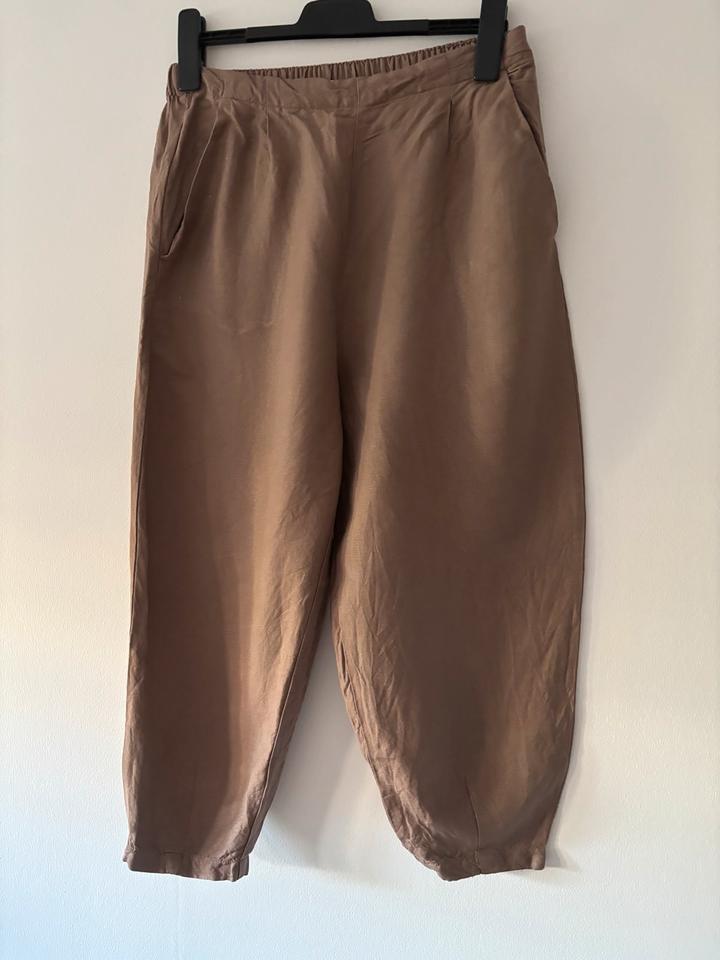 Oysho • tolle luftige lässige Leinen Barrel Hose beige • M in Neu-Isenburg
