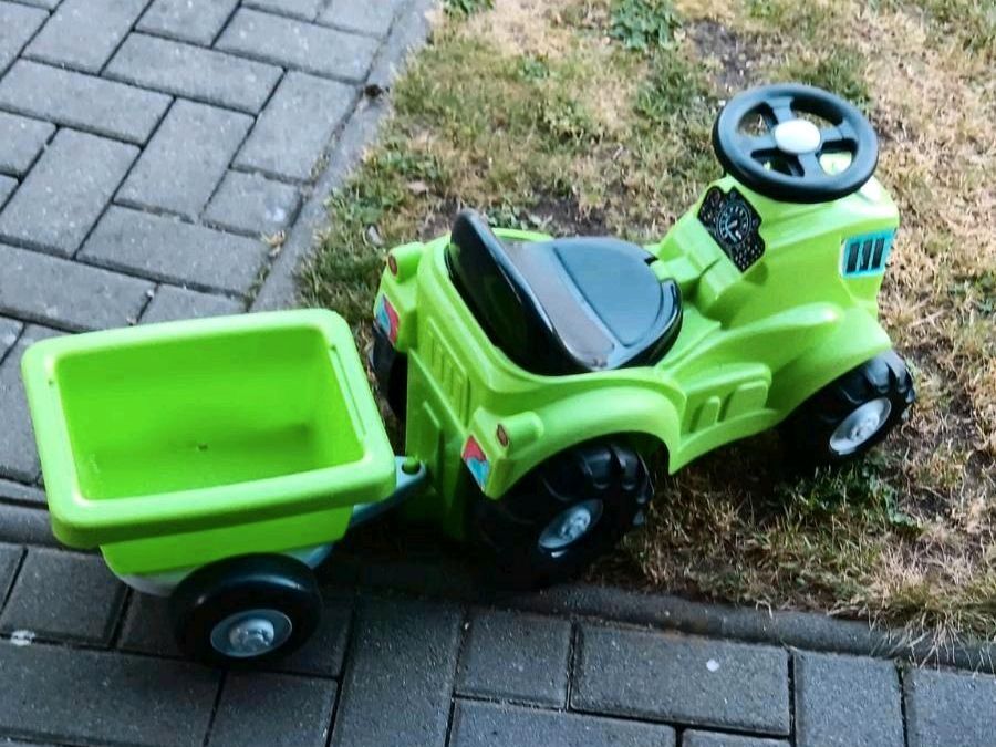 Traktor mit Anhänger Rutschfahrzeug in Wolfsburg