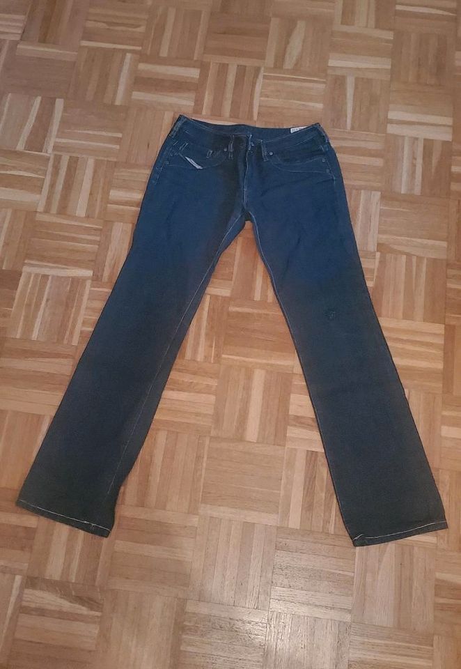 DIESEL Jeans W28/L32 in Köln