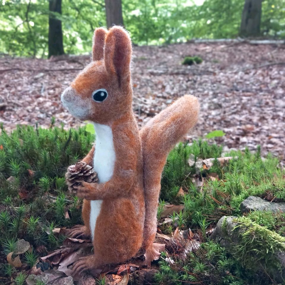 Eichhörnchen Filztier Filzfigur Jahreszeitentisch Filzwolle Wald in Hückeswagen