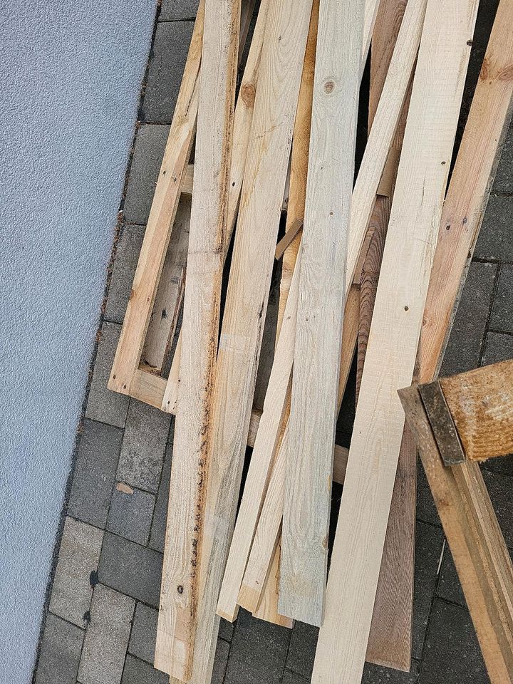 Zwei Paletten Bretter Latten Brennholz zu verwenden  porta westfa in Herford
