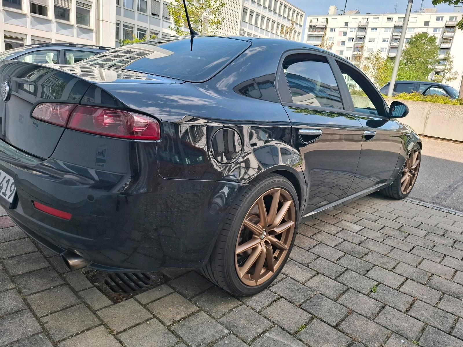 Abbildung des Autos Alfa Romeo 159 1750 1.8 …