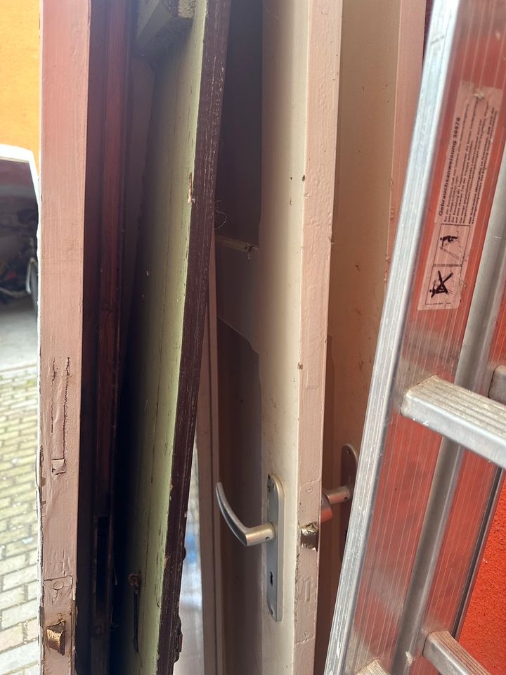 Alte Türen aus Echtholz in Zuchau