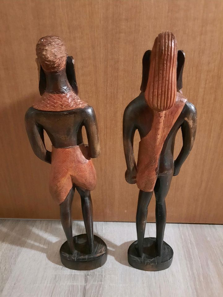Holzfiguren geschnitzt Mann und Frau in Korntal-Münchingen