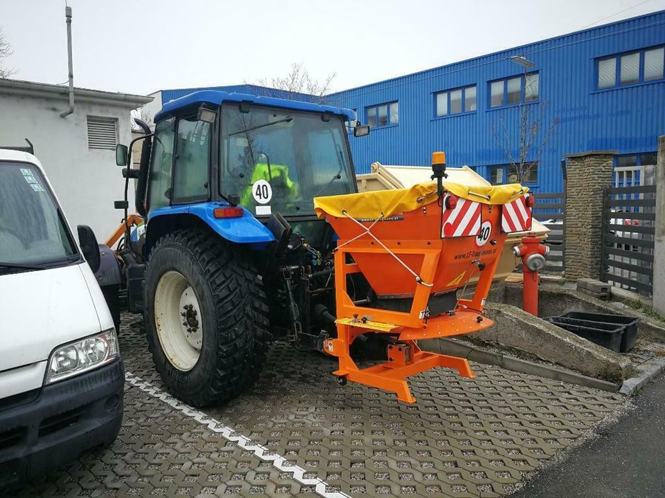 MD DX Sand- und Salzstreuer Vibro 550 kg - 1200 kg in Zeven