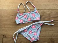 Bikini graumeliert mit neonfarbenen Blütenmuster | Größe 104 Brandenburg - Schildow Vorschau
