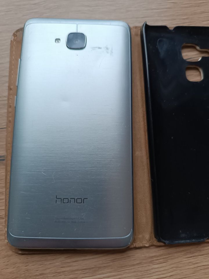 2 x Huawei Honor 5c mit 2 neuen Schutzfolien zusammen 50€ in Veilsdorf