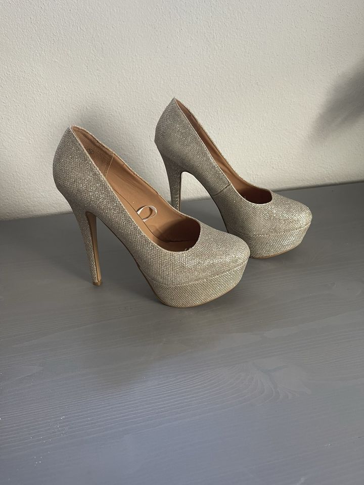 Atmosphere High Heels Pumps hohe Schuhe Größe 39 silber Glitzer in Mengkofen