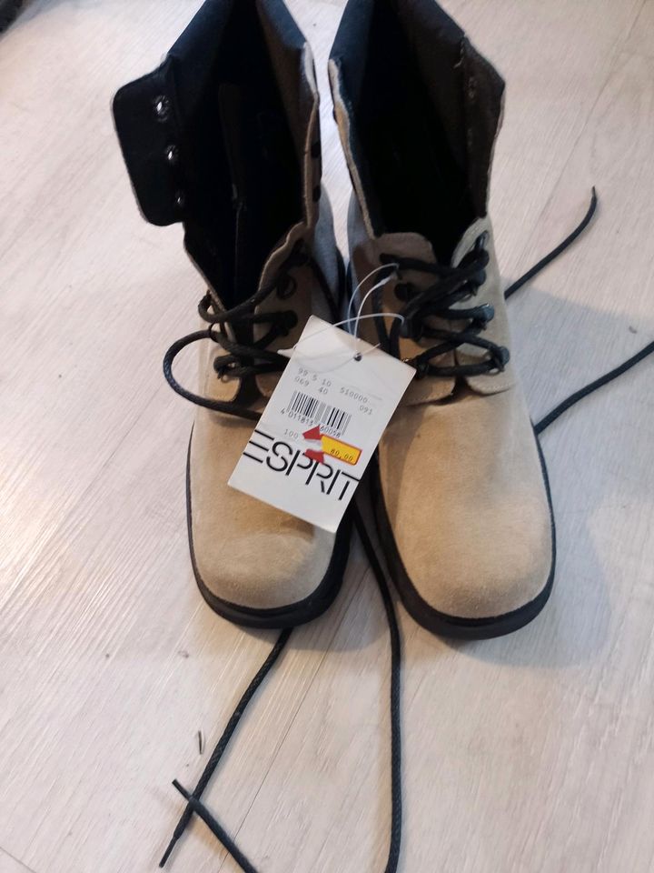 Schnürboots von Esprit in Saarbrücken