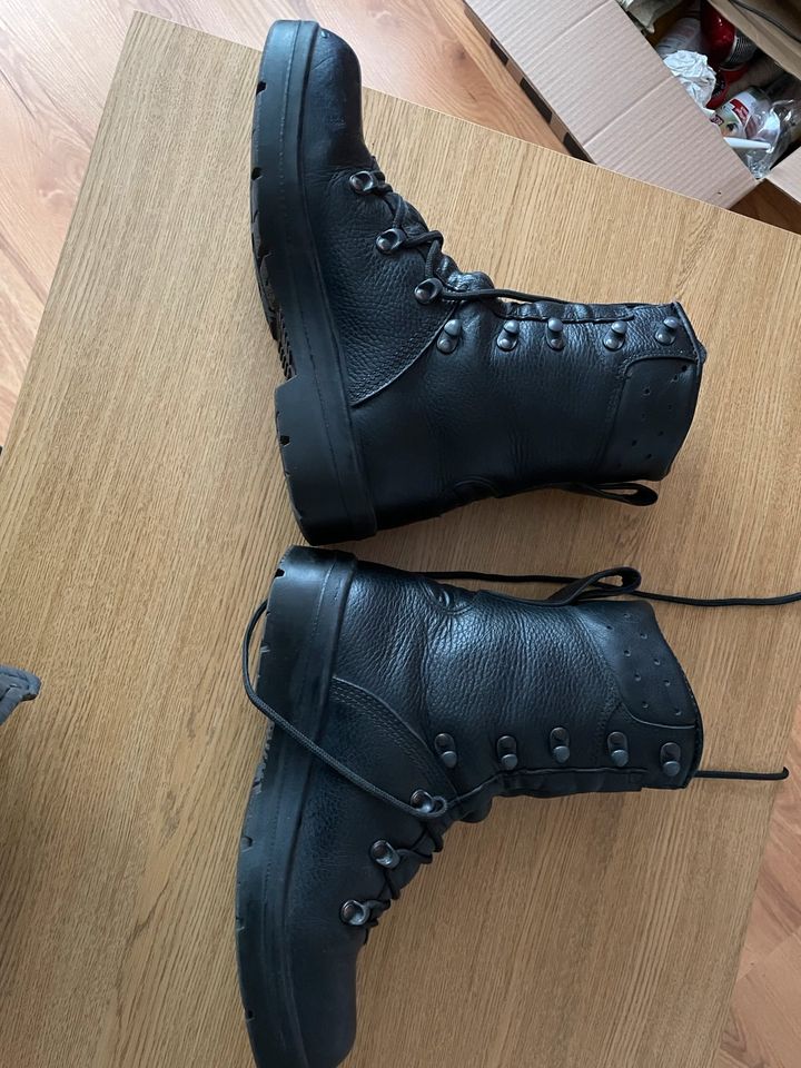 Bundeswehr stiefel in Strausberg