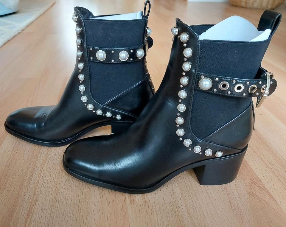 Stiefelette Zara schwarz Leder Perlen, 38 in Karlsruhe