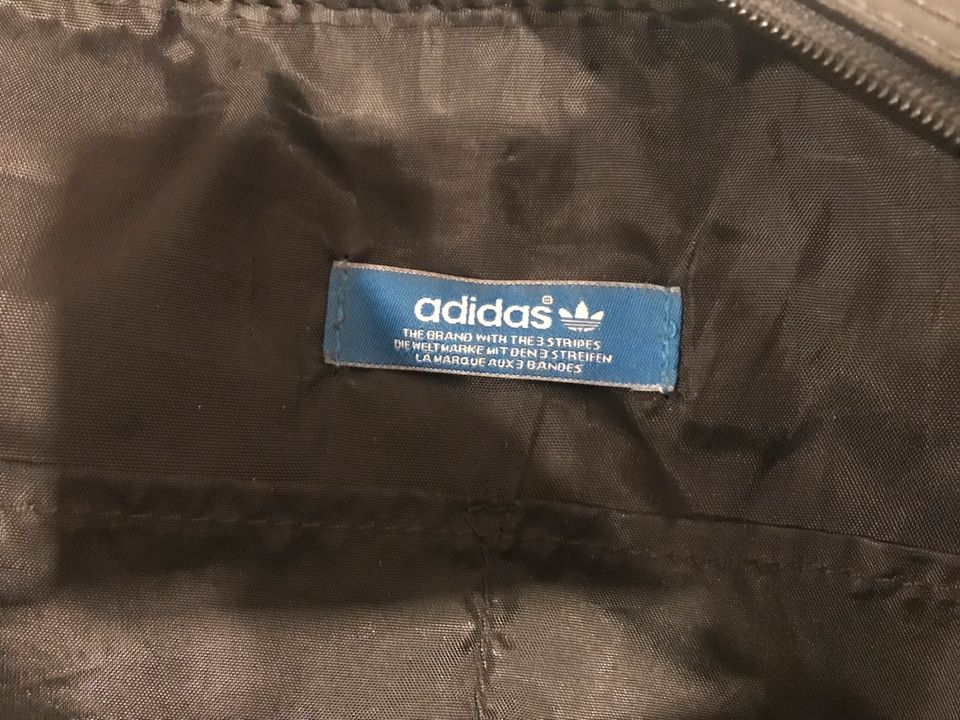 Adidas Vintage Retro Tasche Schultertasche original schwarz gold in Nürnberg (Mittelfr)