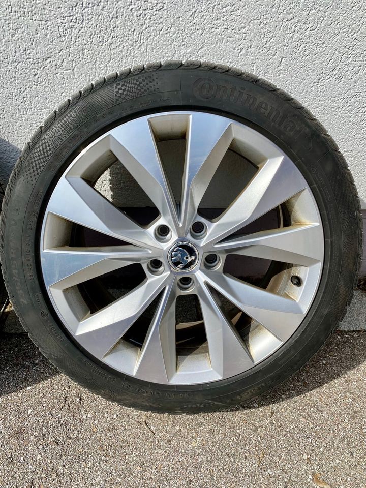 Kompletträder 235/45 R18 Skoda Superb Alufelgen 18 Zoll - Top! in Gräfelfing