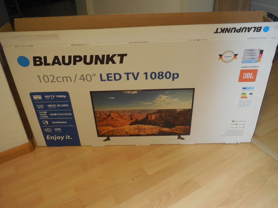 Fernsehschrank mit 40" Zoll Fernseher in Freiburg im Breisgau