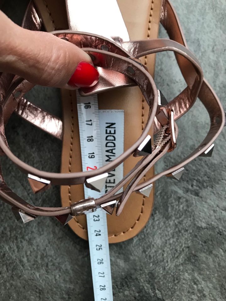 STEVE MADDEN Sandalen Zehentrenner 38 rosé in Bremen