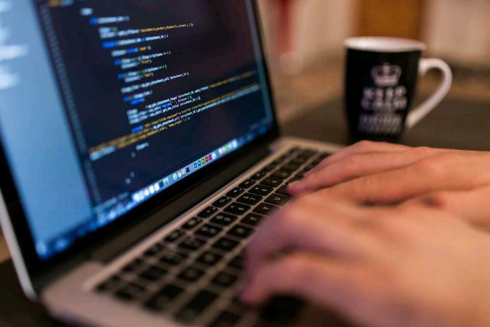 Biete Unterstützung: Arduino C C++ Python Matlab Programmierer in Oststeinbek