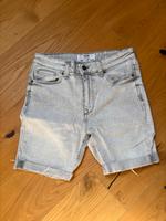 Kurze Jeans Hose Short 30 S Bershka helles grau Hessen - Hanau Vorschau