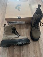 Doc Martens Jadon grey Größe 39 neuwertig Niedersachsen - Göttingen Vorschau