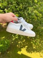 Veja Sneaker V10 Leather Gr. 36 weiß/rot/blau Buchholz-Kleefeld - Hannover Groß Buchholz Vorschau