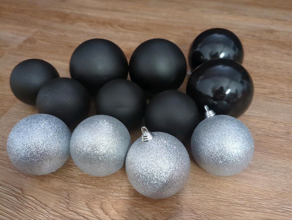 Weihnachtskugeln Weihnachten schwarz silber matt 12 Stück in Bochum
