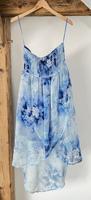 Blaues trägerloses Sommerkleid Vokuhila florales Muster Gr. M Niedersachsen - Sehnde Vorschau