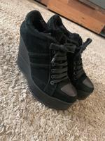 Schuhe mit Fell Richmond. Gr.39 Schwerin - Zippendorf Vorschau