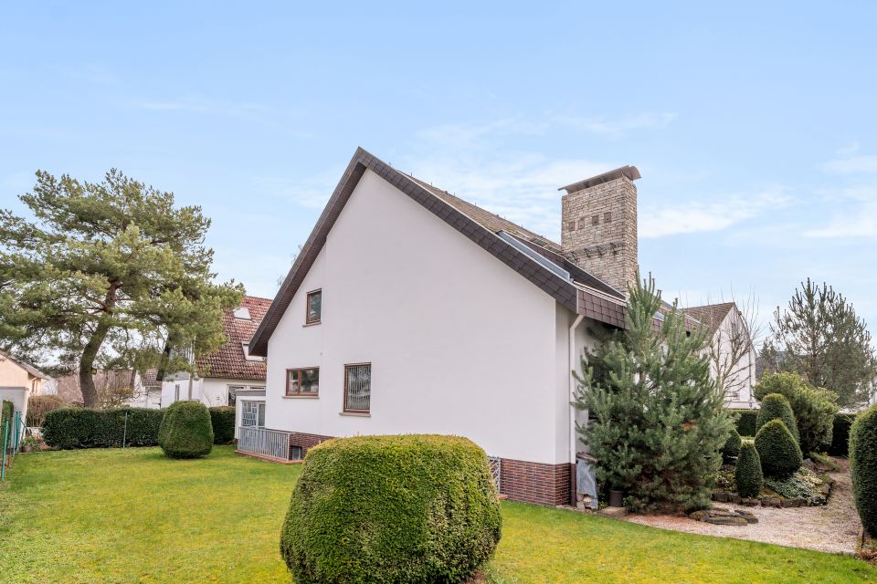 Freistehendes Einfamilienhaus mit Einliegerwohnung in Frankfurt/ Nieder-Eschbach in Frankfurt am Main