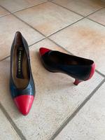 Neuwertige rot/schwarze PETER KAISER Lederpumps Schuhe Gr. 5/38 Hessen - Büdingen Vorschau