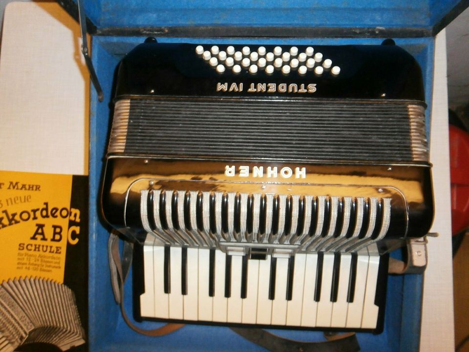 HOHNER Akkordeon Student IV M in Offenbach