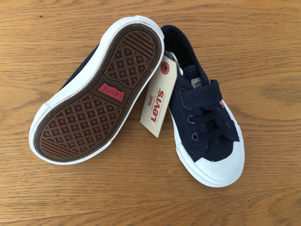 NEU Levis Schuhe 25 Halbschuhe Stoffschuhe Klett in Remshalden