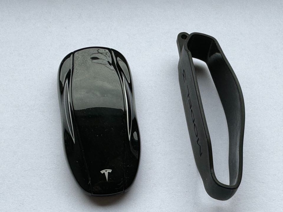 Tesla Model 3 / Model Y Keyfob Funkschlüssel inkl. Schlüsselband in Mülheim-Kärlich