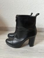 Zara Stiefeletten Echtleder mit Absatz Gr. 39 Stiefel Köln - Nippes Vorschau