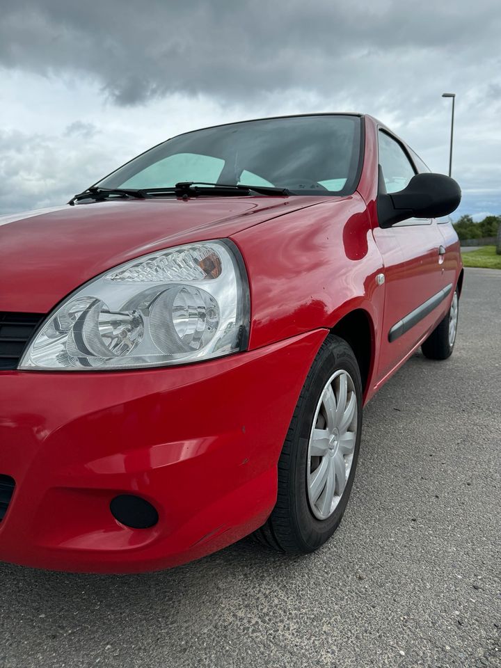 RENAULT CLIO 1.2 CAMPUS TÜV NEU in Krefeld