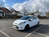Ford Fiesta 1,25 60kW Titanium Hessen - Liederbach Vorschau