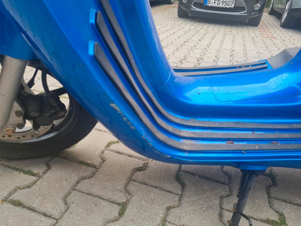 Zündapp Retro Roller mit wenig km in Berlin
