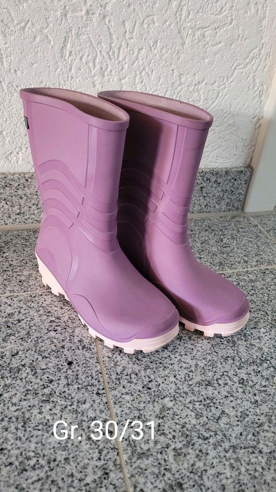 Schuhe, Stiefel, Gummistiefel verschiedene Größen in Pössneck