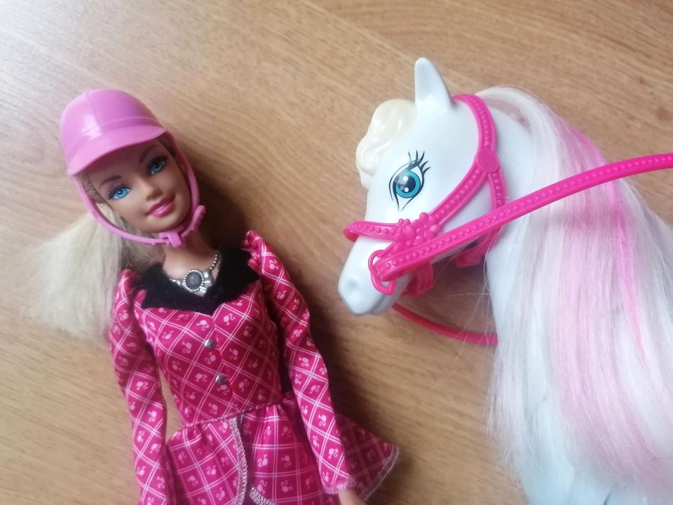 Barbie Pferd Zubehör Majesty Läuft OVP Weiß Anleitung Stiefel in Burkhardtsdorf