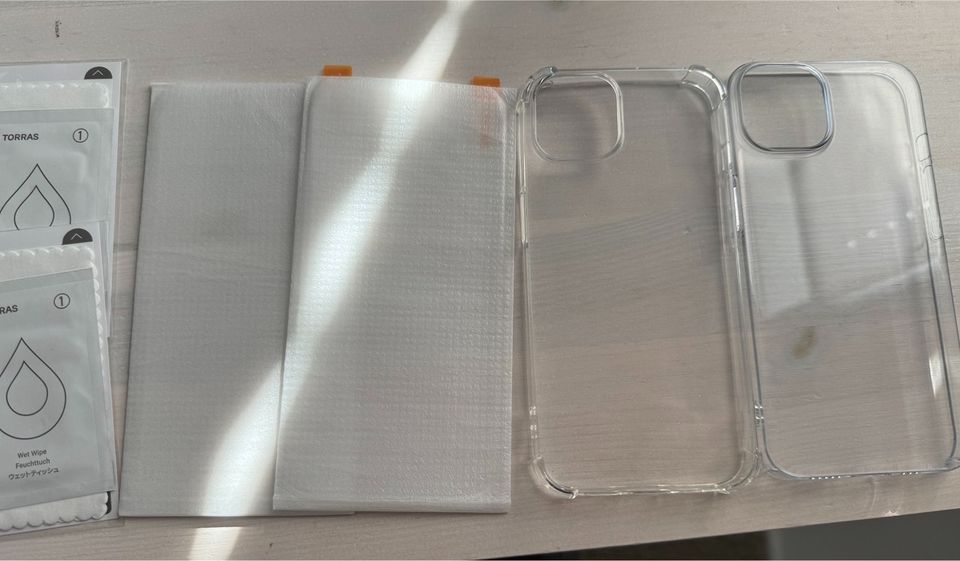 Displayfolien und Case/Hüllen für iPhone 14, neu + gut in Balve