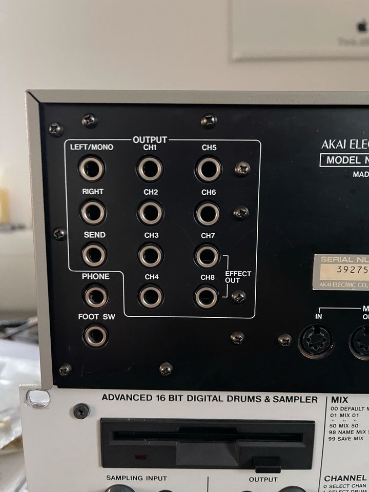 AKAI S1100 (12MWords/24MB + Effekte + SMPTE + DIGI Out) in Höchberg